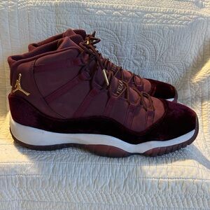 Air Jordan 11 Retro Velvet Heiress Night Maroon Size 9.5Y Like New Condition
